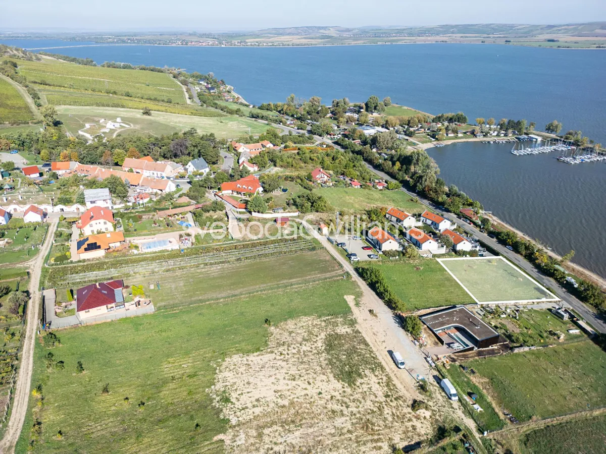 Prodej komerčního pozemku 1583 m²